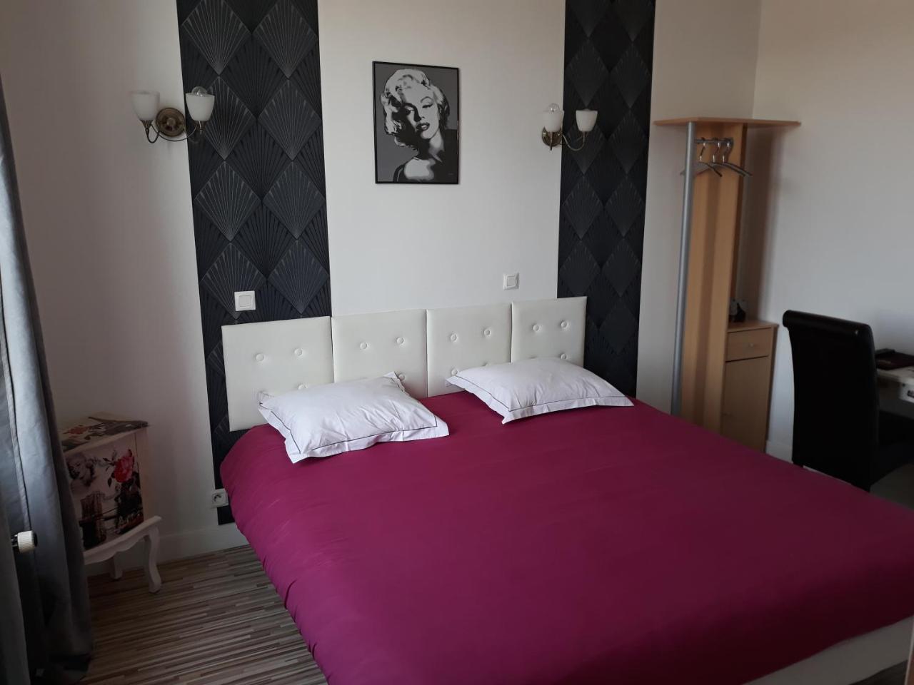 Hotel De La Gare Sainte-Gauburge-Sainte-Colombe Kültér fotó